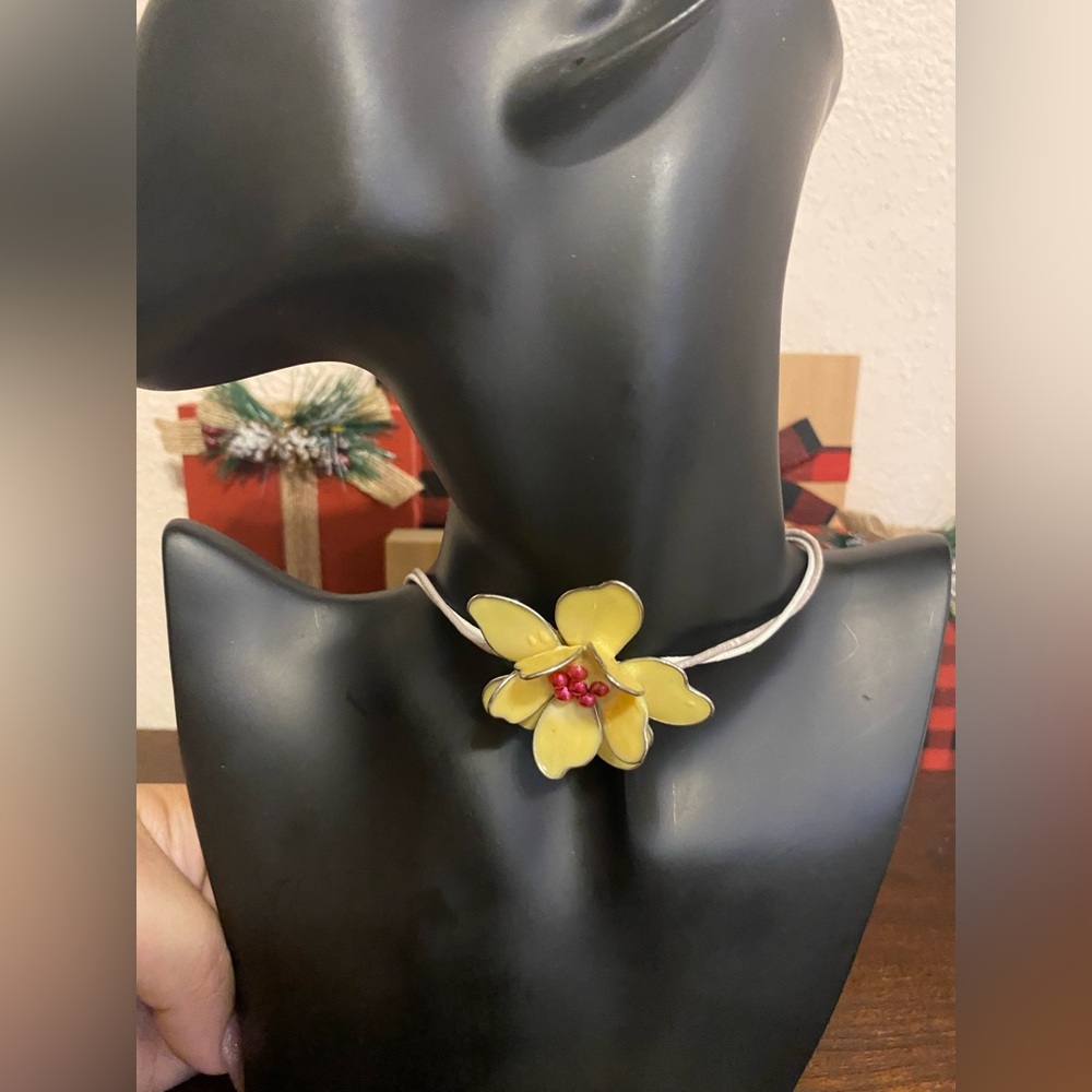 Beautiful Vintage JUDITH LEIBER Flower With Red Ruby Emerald Center!